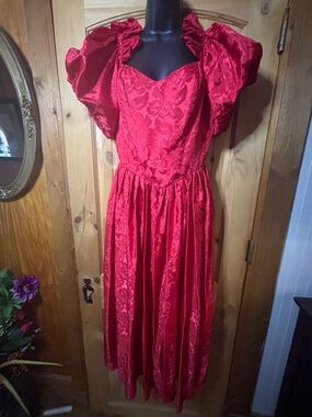 Red Puff-Sleeve Maxi Dress - Elegant Jacquard Gown vintage